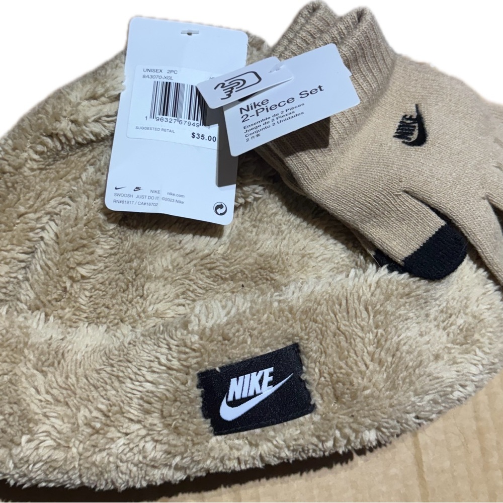NWT Kids Unisex Nike Tan Fleece Hat and Gloves Set! One seize